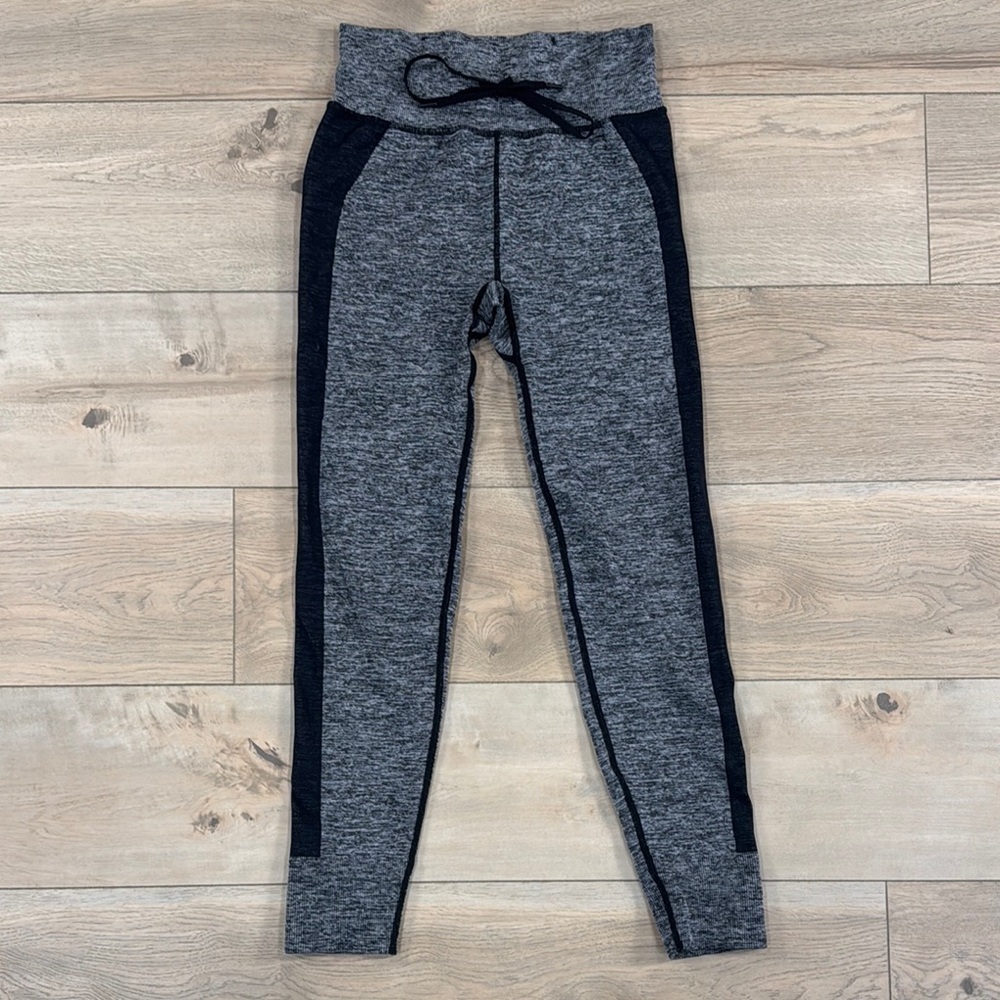 Victoria Secret Pink Women’s Compression Black and Gray Leggings